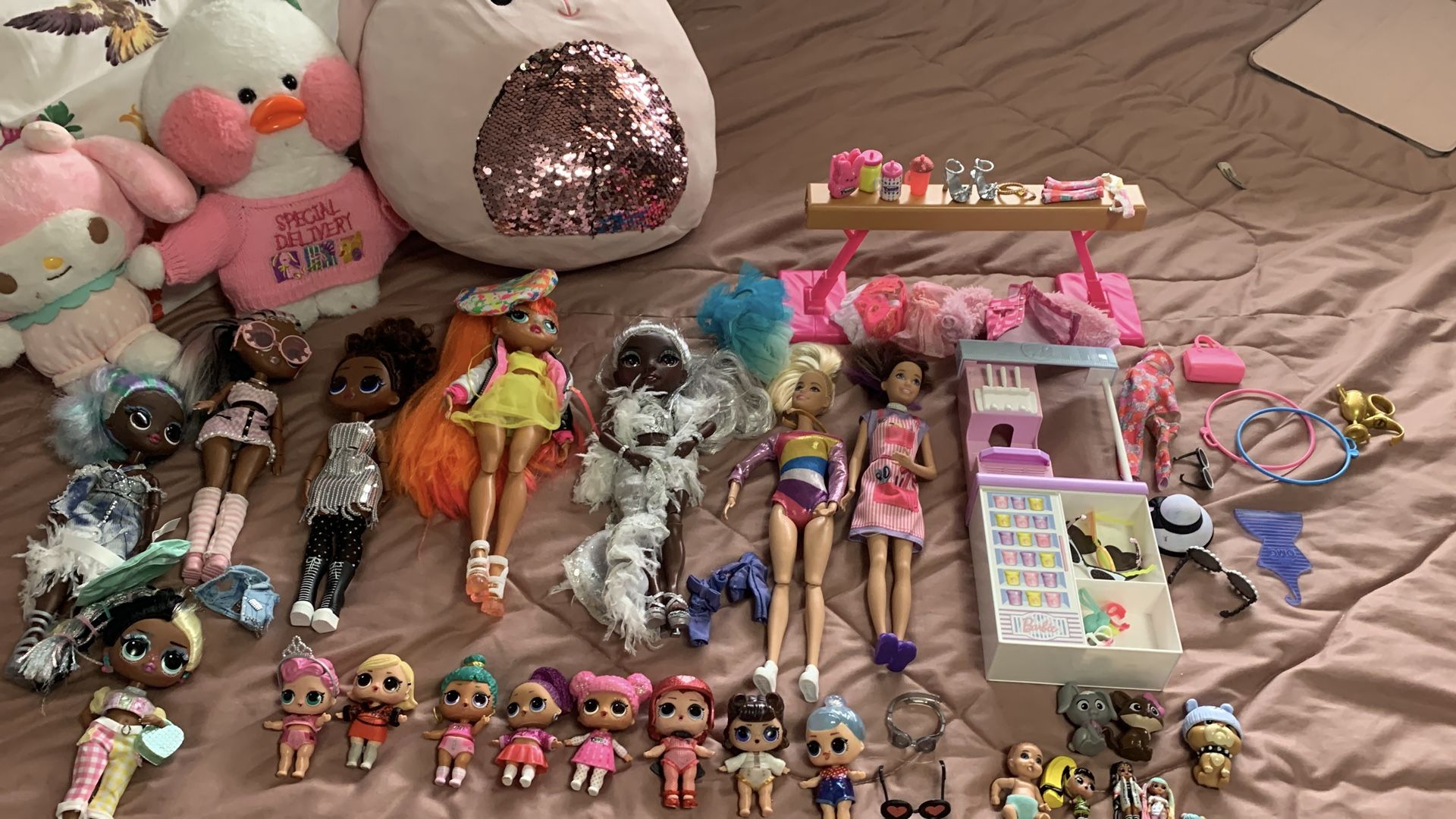 Set Of doll’s LOL BARBY