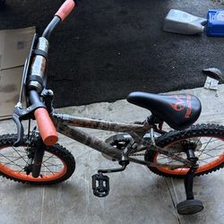 Kids bike with training wheels