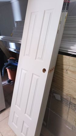 Asemos cerámica pisos cerca de madera y vendemos material y lo instalamos como puertas  tasas de baño basebol de 3:1/2 de ancho por 12 de largo puerta