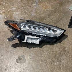 2023 Nissan Maxima Right Headlight