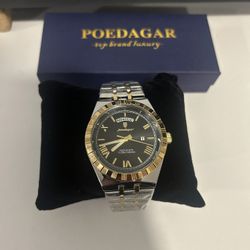 Stylish gold and black analogue watch with a classic design #analoguewatch