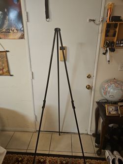 3 LEGGED TRIPOD STAND