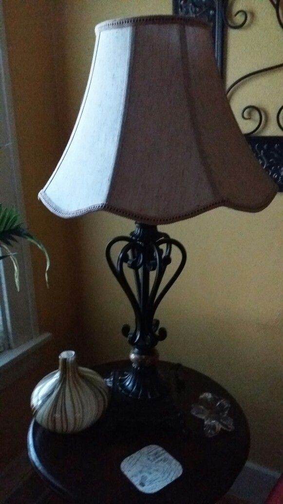 TABLE LAMP