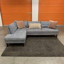 Gorgeous Sectional Couch (Free Delivery 🚚)