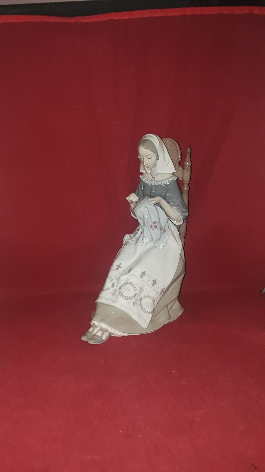LLADRO RETIRED #4865 "THE EMBROIDERER" LADY HI GLOSS FINE PORCELAIN SCULPTURE FIGURINE IN ORIG BOX 11-1/2" TALL