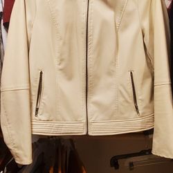 Size Large, Brand Apt9, White/Beige 