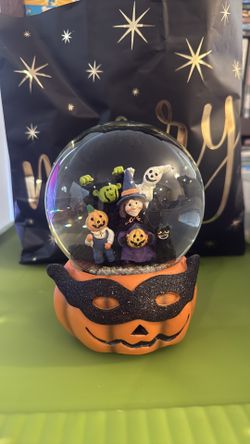 Wizard of Oz Halloween themed Snow Globe