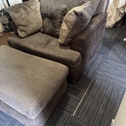 Comfy Large Accent Arm Chair With Ottoman