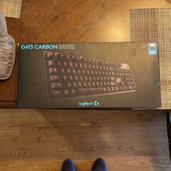 Logitech G413 keyboard for mechanical video games backlit with USB transfer, carbon