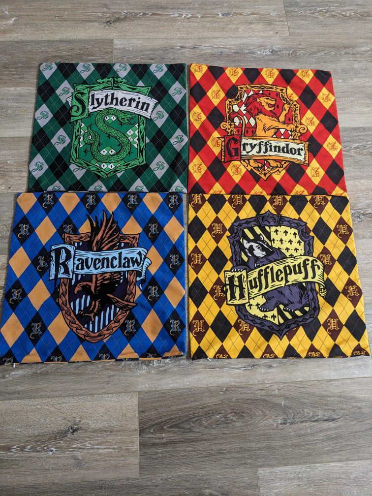 Harry Potter Pillow Cases Square 17.5x17.5 Gryffindor Slytherin Ravenclaw Hufflepuff 