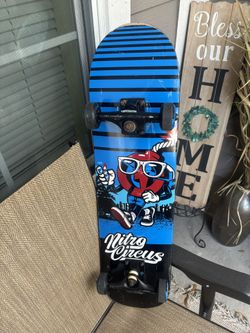 Nitro Circus 31” Skateboard, 🛹designed for beginners.  🛹Excellent Condition. Clean, well cared for, lots of life left . Ready for pickup or ship .📦