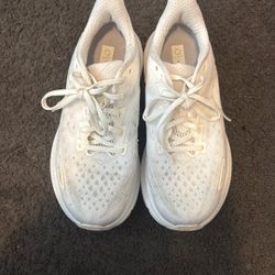 Hoka Size 7 Woman 