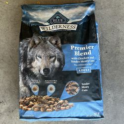 NEW! Blue Buffalo® Wilderness™ Premier Blend Adult Dry Dog Food - Tender Meaty Cuts, Chicken. 24lbs