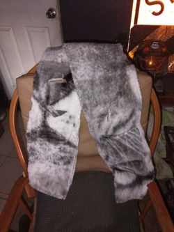 Men's or woman's scarf with pockets.