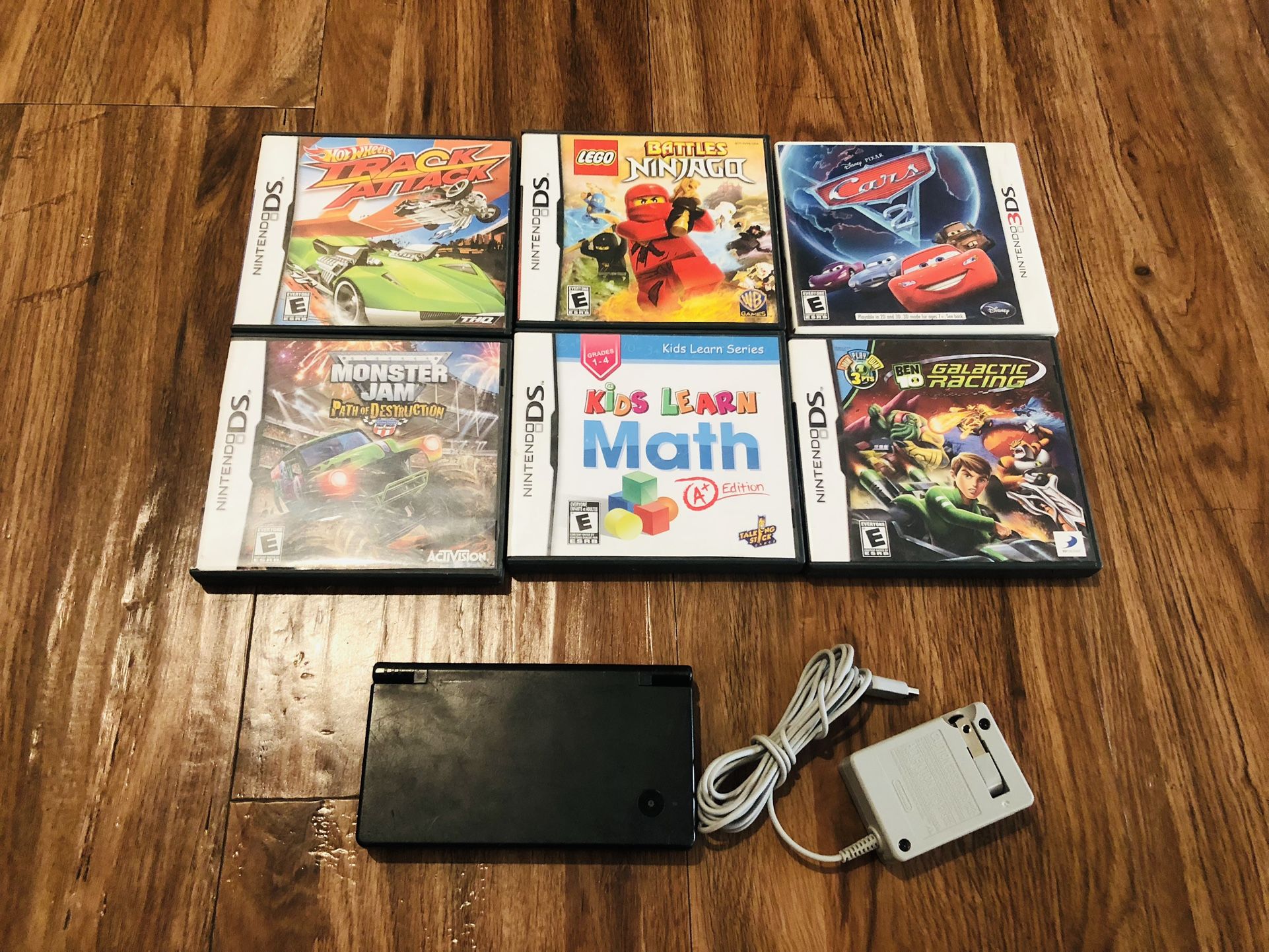 Nintendo DSi with Stylus, Games and Charger included