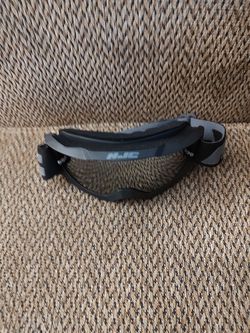 MOTORCYCLE GOGGLES.  MIRROR LENS.  ADJUSTABLE STRAP.  NEW.  PICKUP ONLY