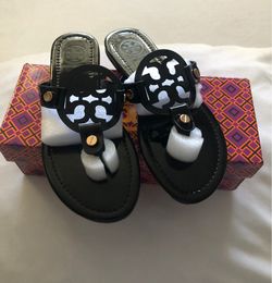 New Tory Burch Black Glossy Sandals Size 6.5 ✨