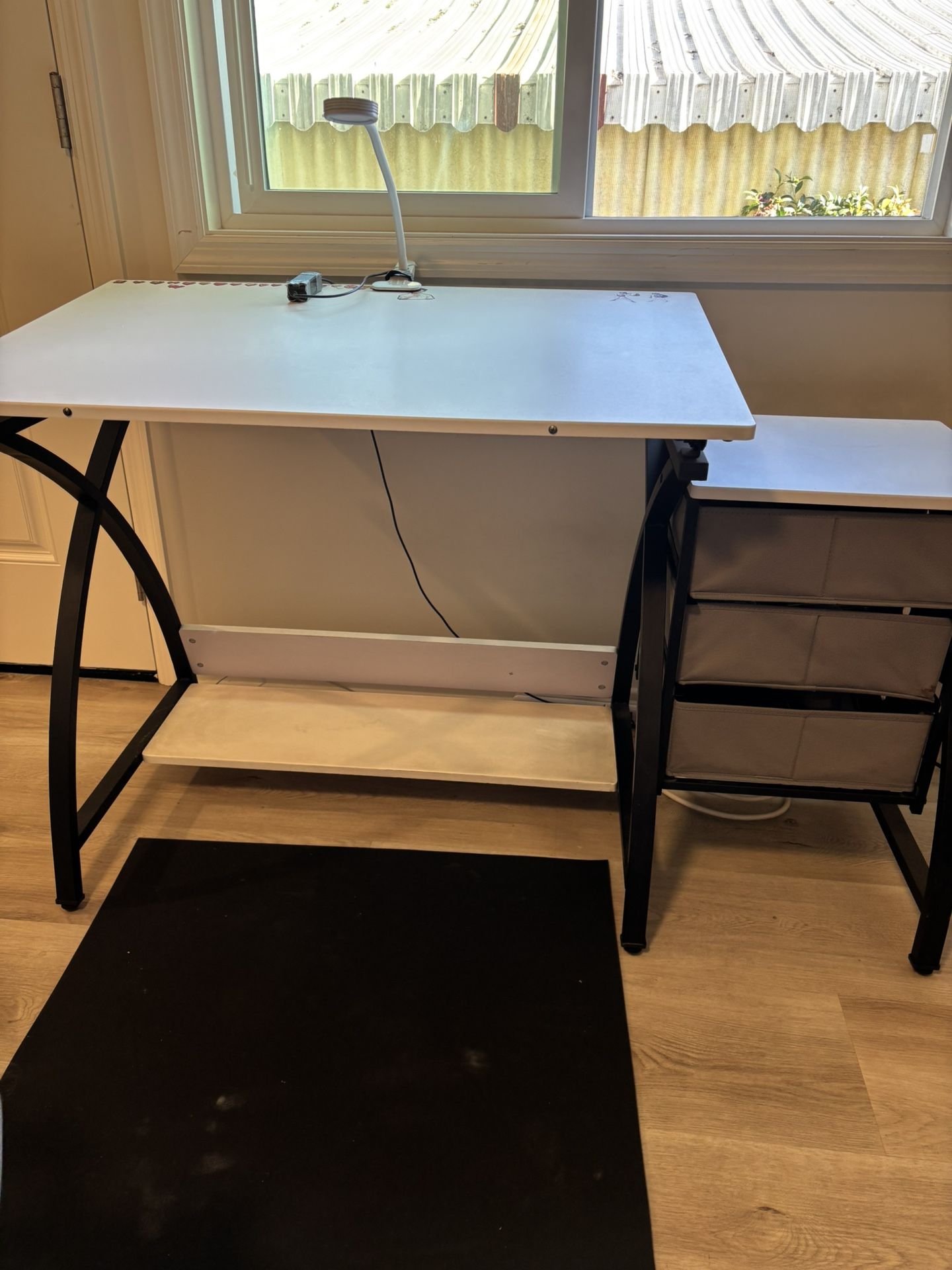 Desk With Side Drawers 