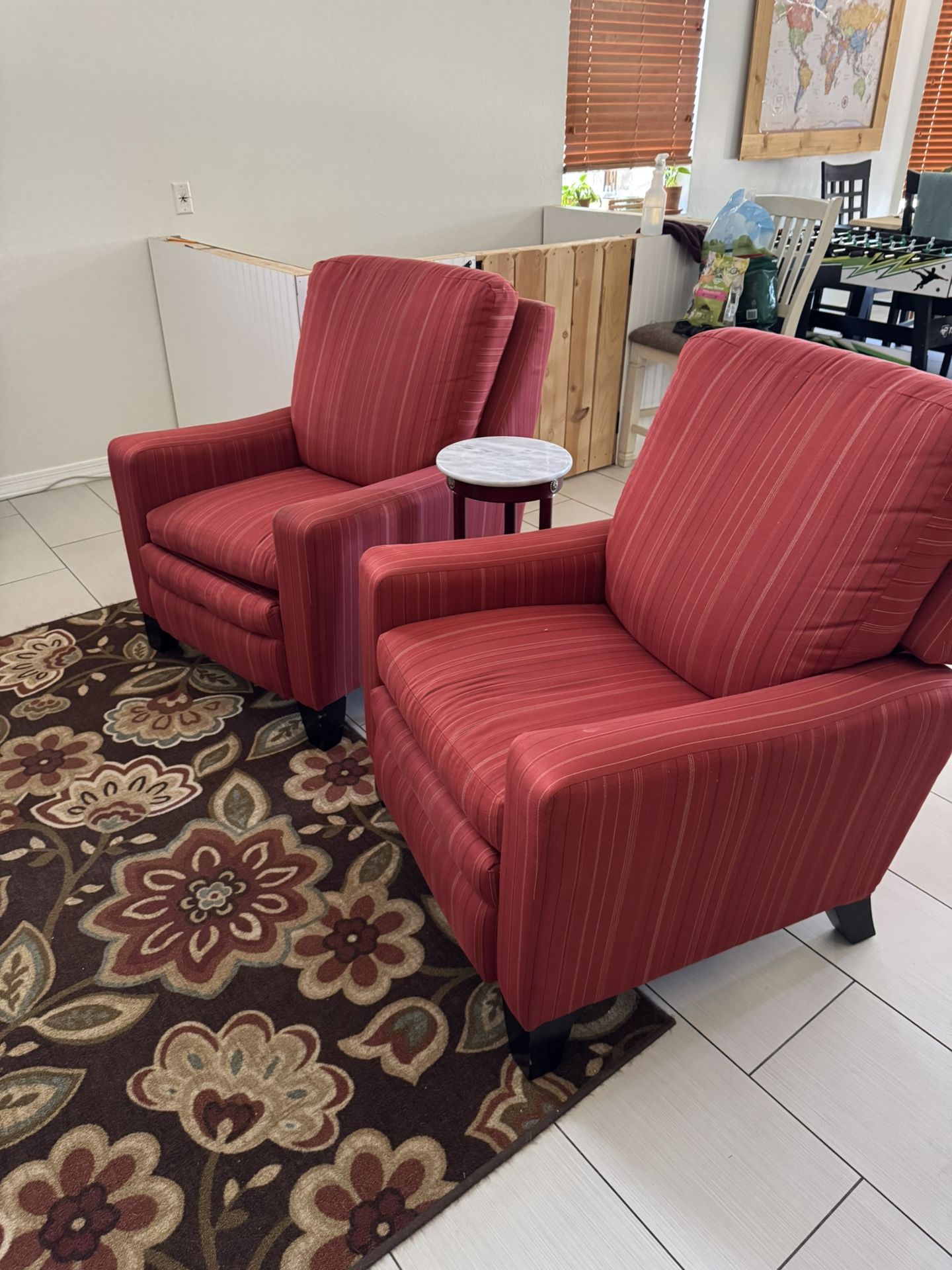 **La Z Boy Powered Recliners Pair 700.00(both)**