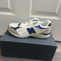 New Balance 990 V4 