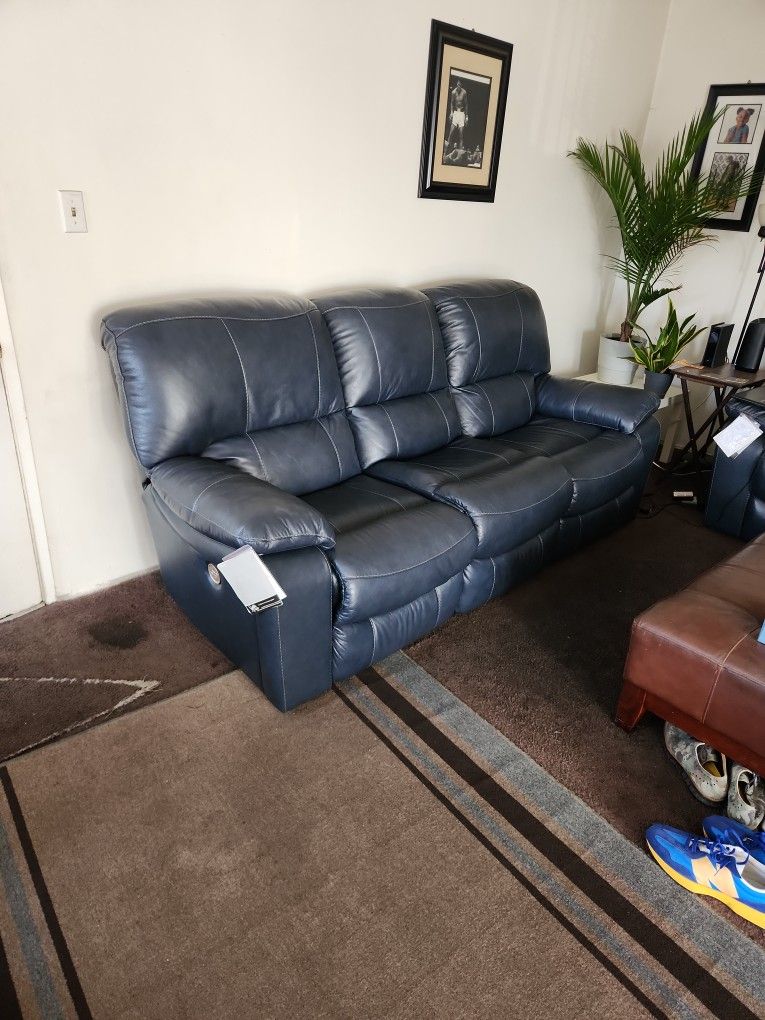 Set Of 2 Ashley Leather Recliner Sofa And Love Seat