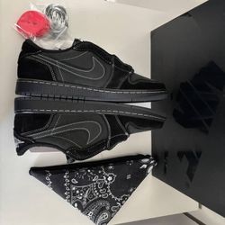 Travis Scott Black Phantoms 