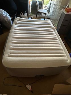 Air bed is size full
