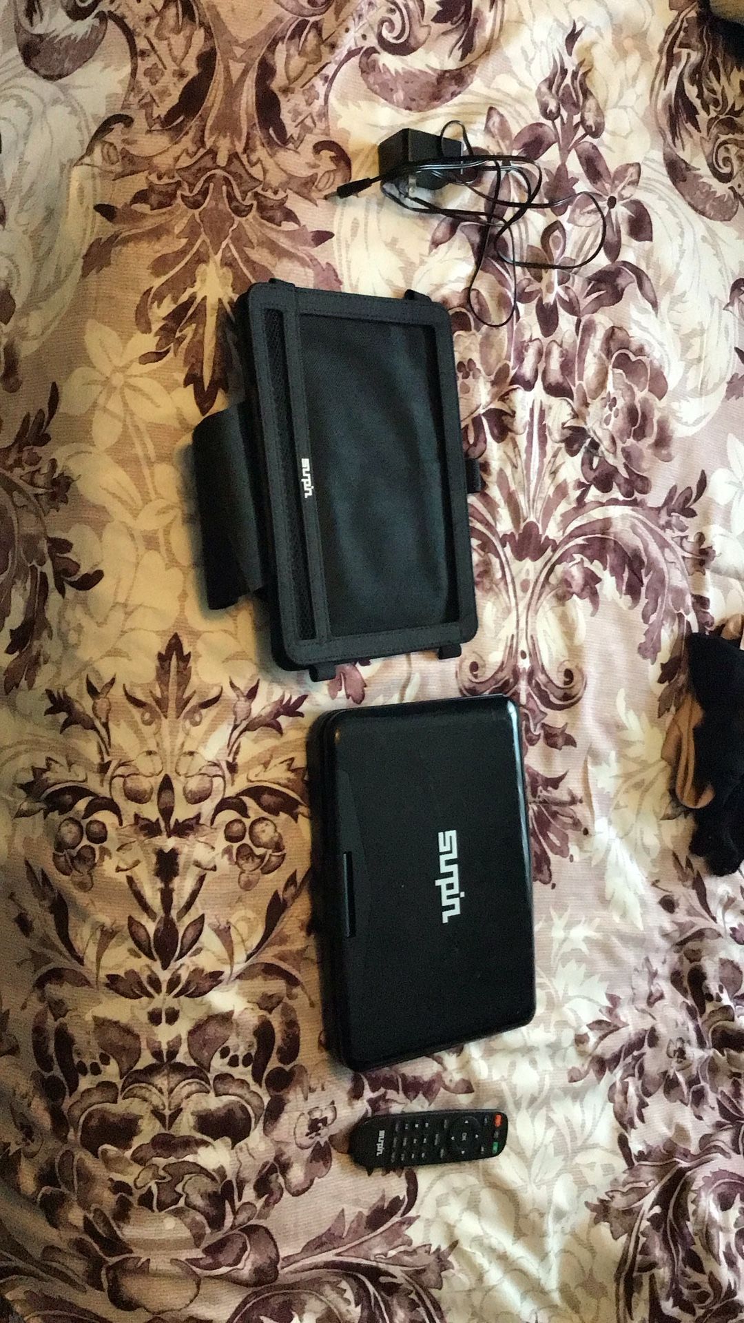 Portable DVD Player With Remote and carrying case