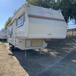 1989 Layton Celebrity Camper Trailer