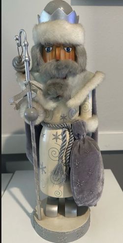 10TH ANNIVERSARY 1999 NUTCRACKER VILLAGE 15" SNOW KING
