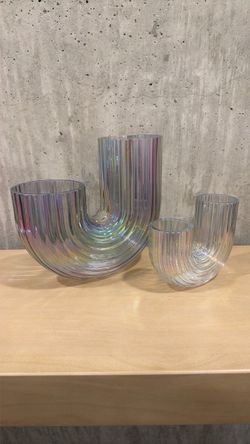 2 flower / decoration vases