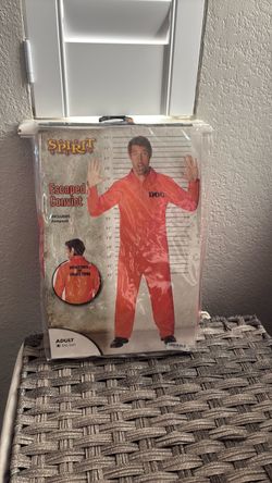 Halloween costume escaped convict