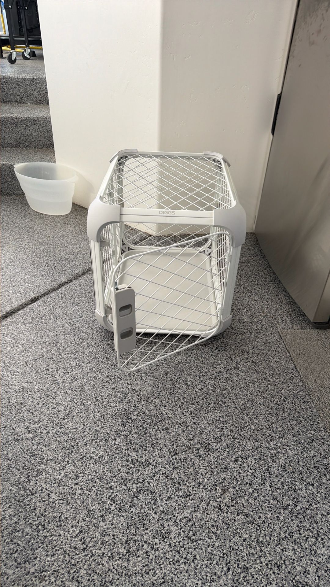 Diggs Evolv Dog Crate Small