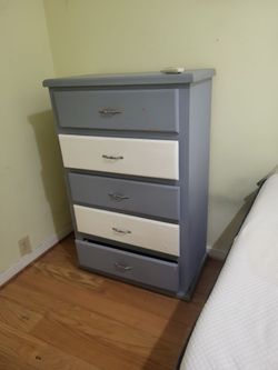 Dresser..5 drawers
