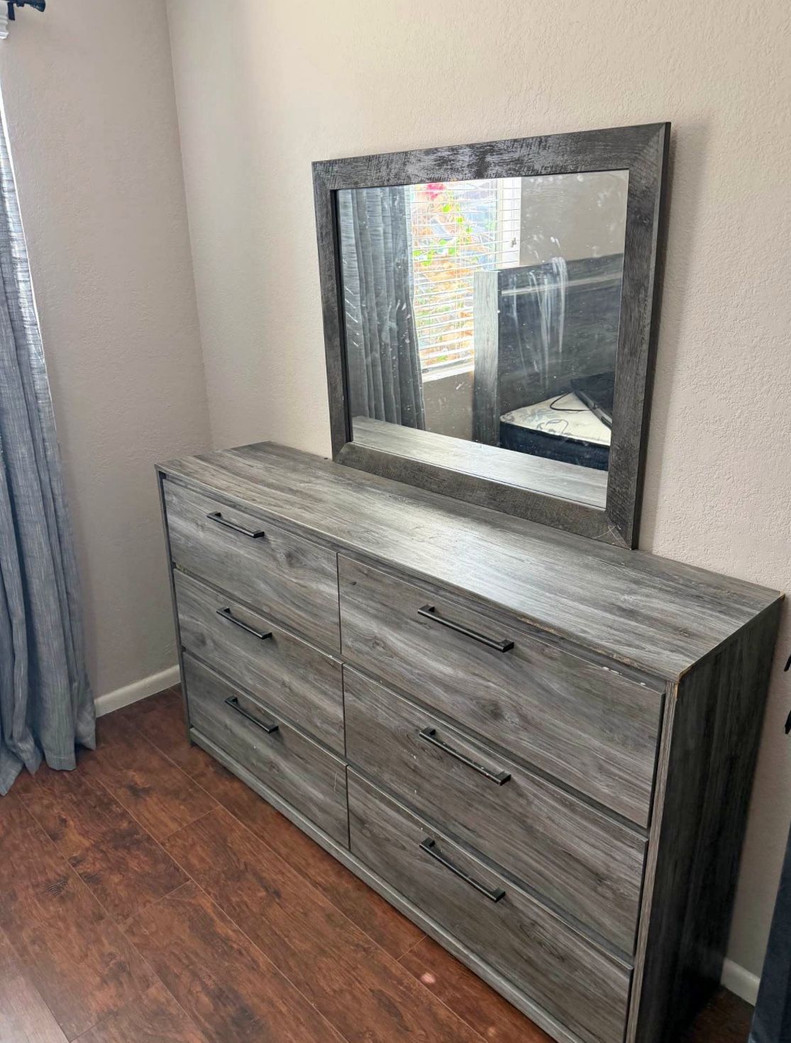 6 DRAWER DRESSER w/MIRROR by ASHLEY 