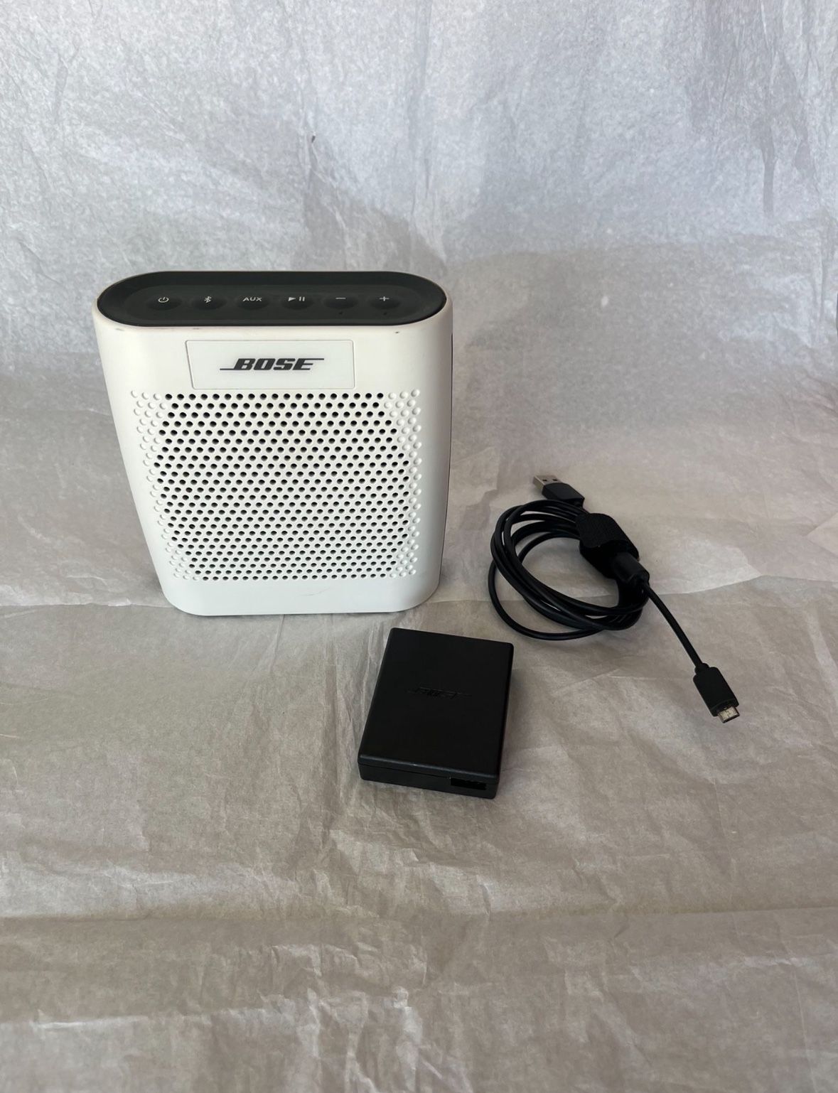 BOSE SOUND LINK BLUETOOTH SPEAKER WHITE WITH CHARGER 