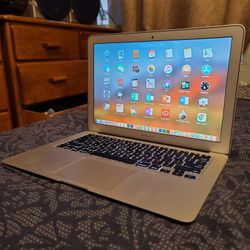 Excellent 13 Inch 2014 Apple Macbook Air Laptop Computer With Intel Core i5 Proccesor With Programs