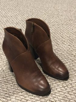Vince Camuto Booties 7M/37