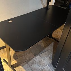 Gaming desk