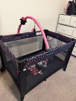 Play yard minie mouse