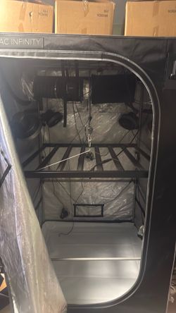 Ac infinity 4’x4’ tent with 730 watt light, 4 fans, plus extras