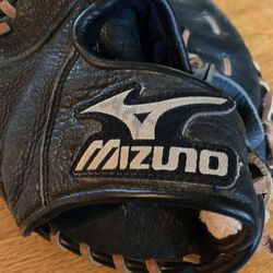 Baseball Glove Mizuno First Base Leather Fits Right hand Sports 