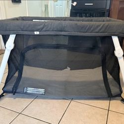 Guava Family Portable Crib + 2 sheets