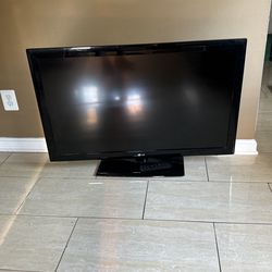 LG TV 42” In Good Condition 