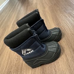Snow / Winter Boots Size 5 M