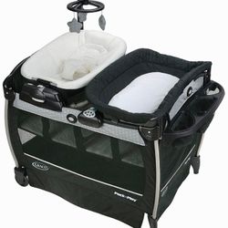 Graco Pack And Play With Bassinet/Bouncer Plus Changing Station 