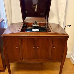 Antique Victor Victrola VV-260 Phonograph Cabinet