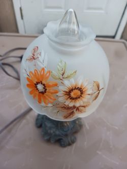 Vintage L&LWMC 1973 Table lamp Tiffany  style glass and brass table lamp 9" Tall 