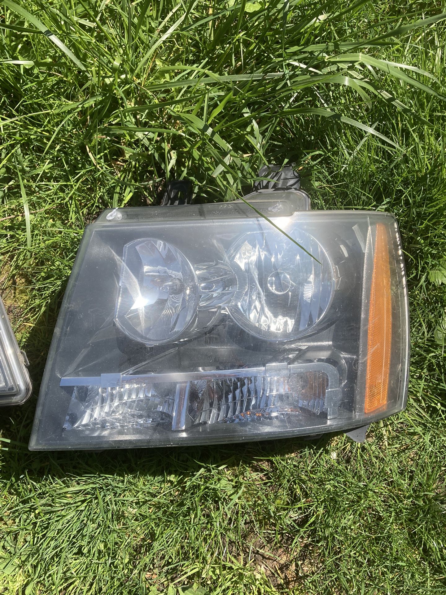 Chevrolet Tahoe / Avalanche Headlights 2007-2014