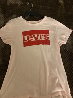 Girls/women Levi’s shirt